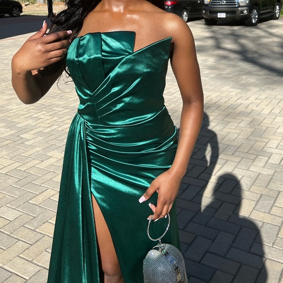 Strapless Gown w/ Sash- Emerald - Picture 6 of 6